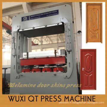 Machine de pressage pour peintures de porte de peinture blanche